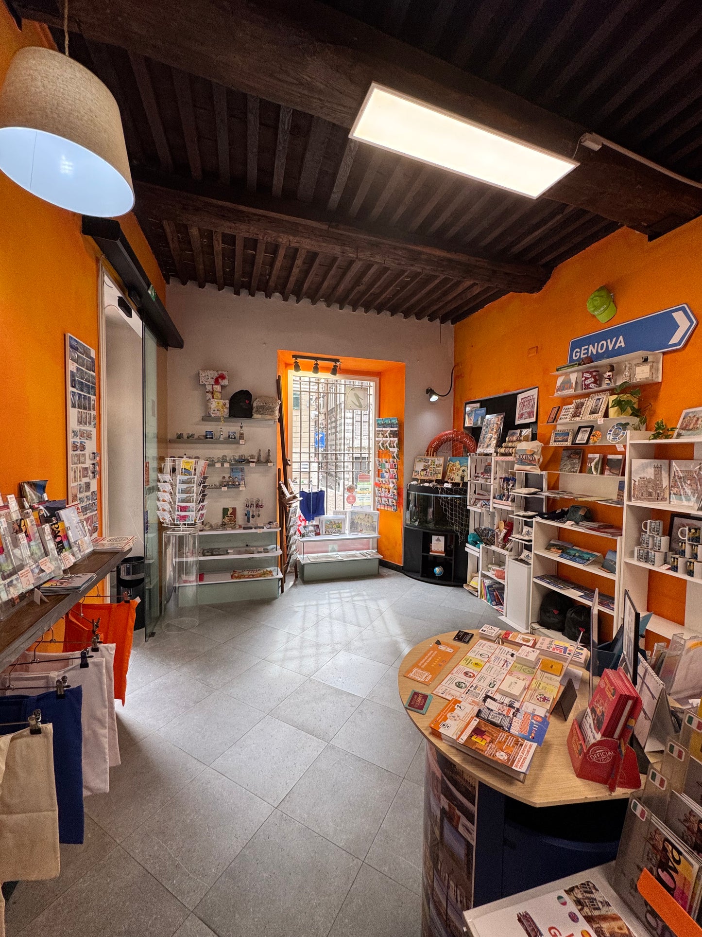 DEMA Luggage Storage Genoa – Near Aquarium & Piazza De Ferrari