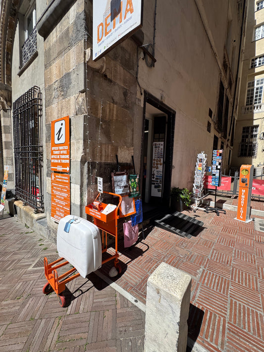 DEMA Luggage Storage Genoa – Near Aquarium & Piazza De Ferrari
